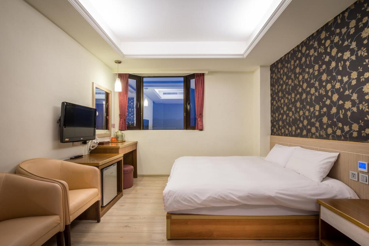 פולי Yadi Hotel מראה חיצוני תמונה