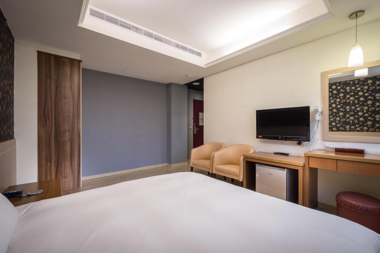פולי Yadi Hotel מראה חיצוני תמונה